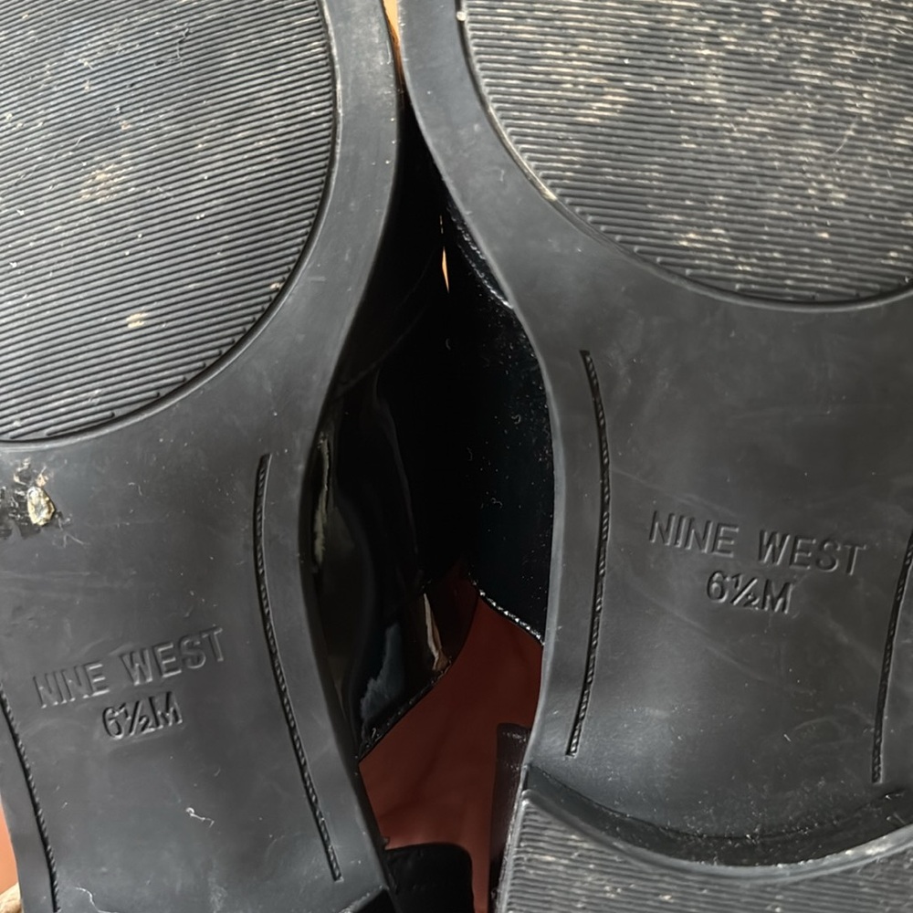 Nine West Black Flats with Elegant Cutout Details 6.5 - Picture 7 of 9